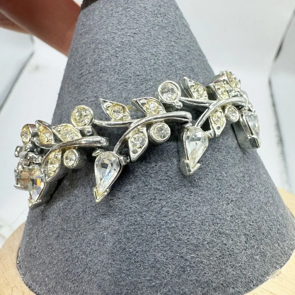 Kramer Vintage Clear  Teardrop Crystal Leaf Link Bracelet Silver Tone MCM 7”